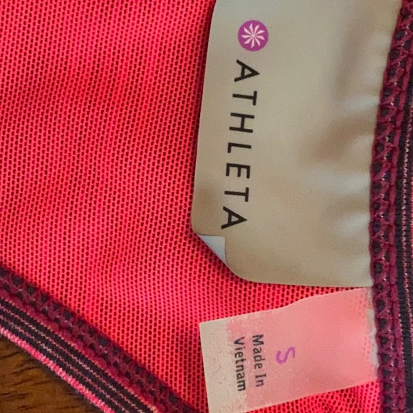 Athleta layered workout tank w/ built in bra - Picture 4 of 5
